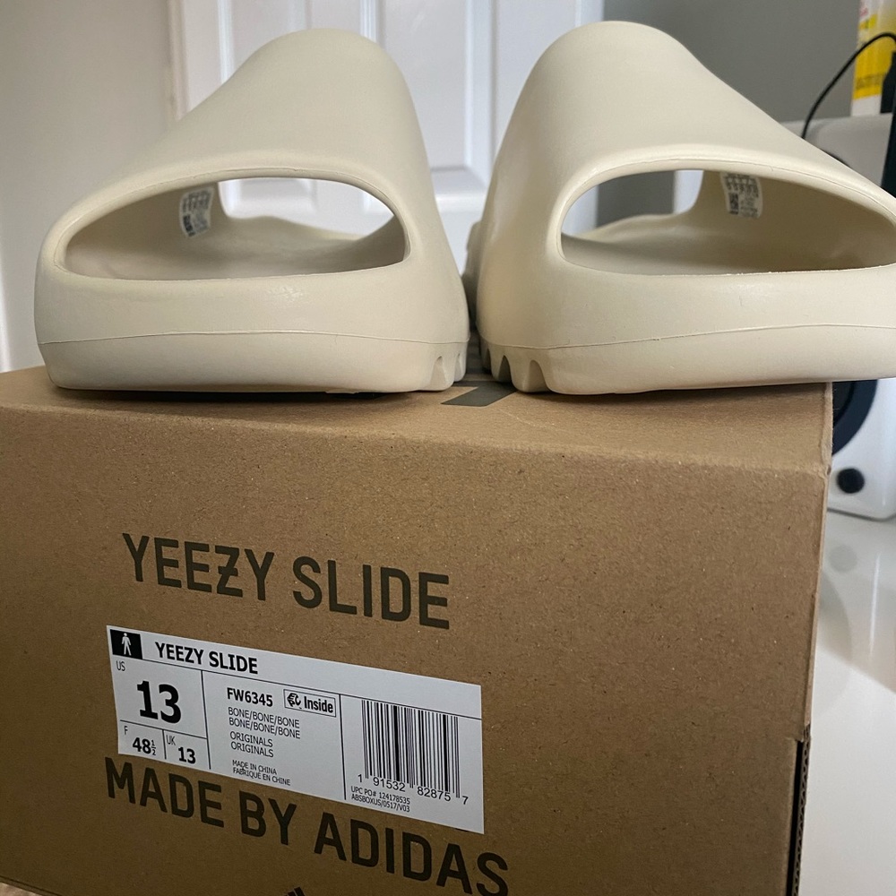 Yeezy Slide (Bone)